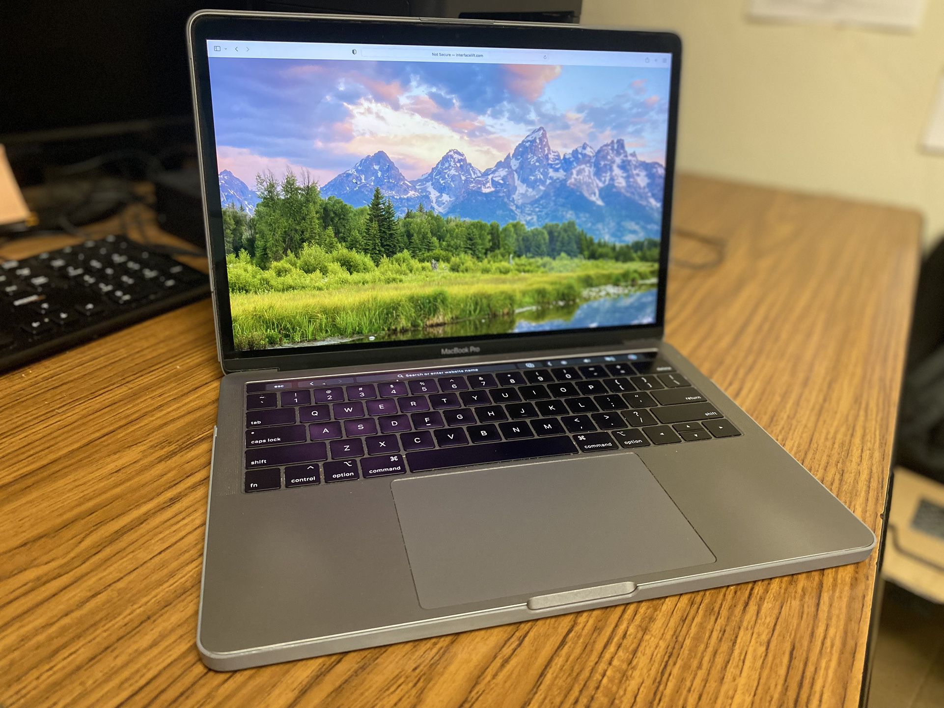 MacBook Pro 13.3" **One Owner - 512GB - Intel i5 - Touch Bar**