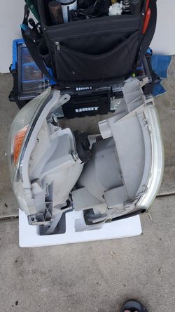 2005 toyota Tacoma OEM headlights good condition