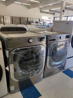 New
5.2 cu. Ft Stackable SMART Front Load Washer in Black Steel with Steam & Turbowash Technology