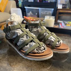 Madeline Sandals Size 8 