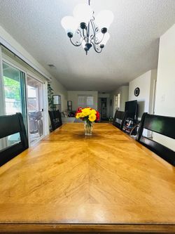 Dinning Table With 4 Chairs 