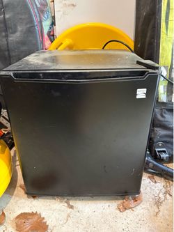 Kenmore 1.3 cu ft fridge