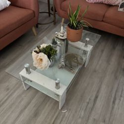 Living Room Table And Wine Rack Art deco From Ashley. Like New. Only 38 Days Used!!!