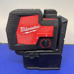 Milwaukee 3522-20 Green 100 ft. Cross Line and Plumb Points Laser Level with REDLITHIUM USB Battery