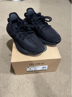 Yeezy boost v2 Onyx size 6