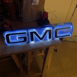  GMC   emblem Light On Original Part This Fits 2019 To 2023 Sierra Denali Yucon 
