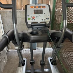 TRUE XPS300-4 Elliptical Cardio Exercise