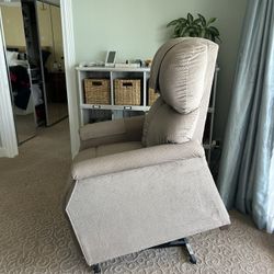 Exceptionally comfortable, big and tall, never used, like new lift chair