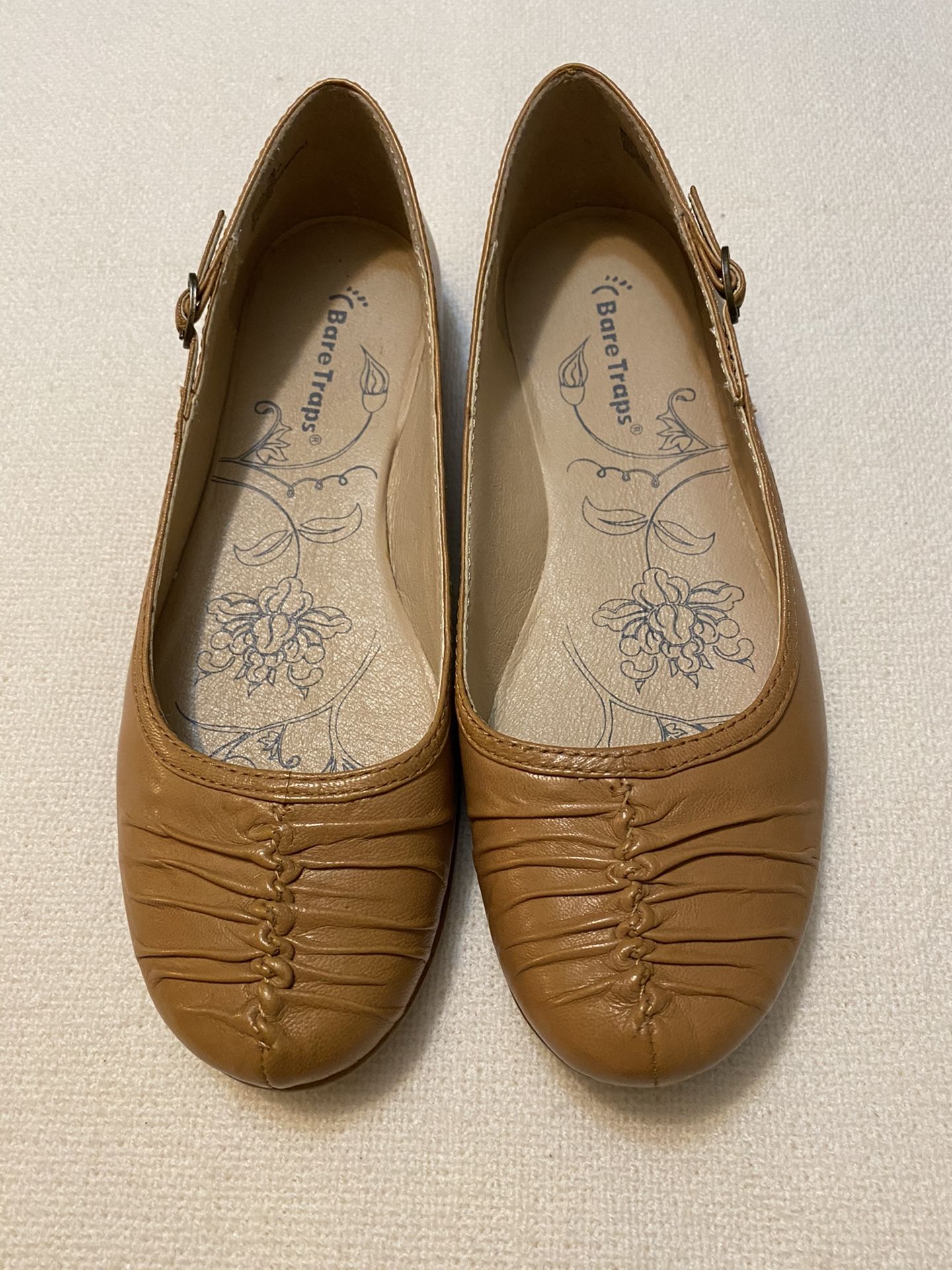 BareTraps Women’s Flat Shoe, Size 7, Tan Color,