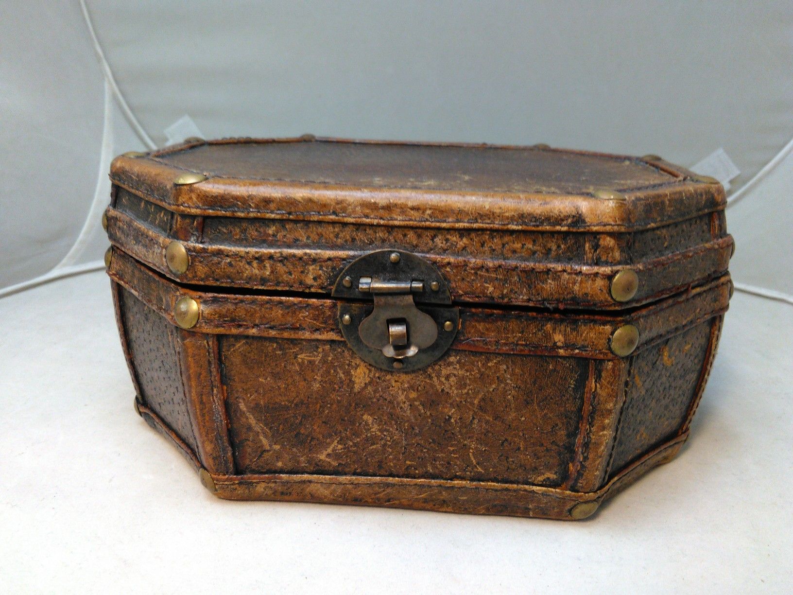 Jewelry display storage leather like box case chest