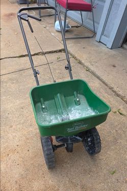 Scotts Turf Builder Spreader
