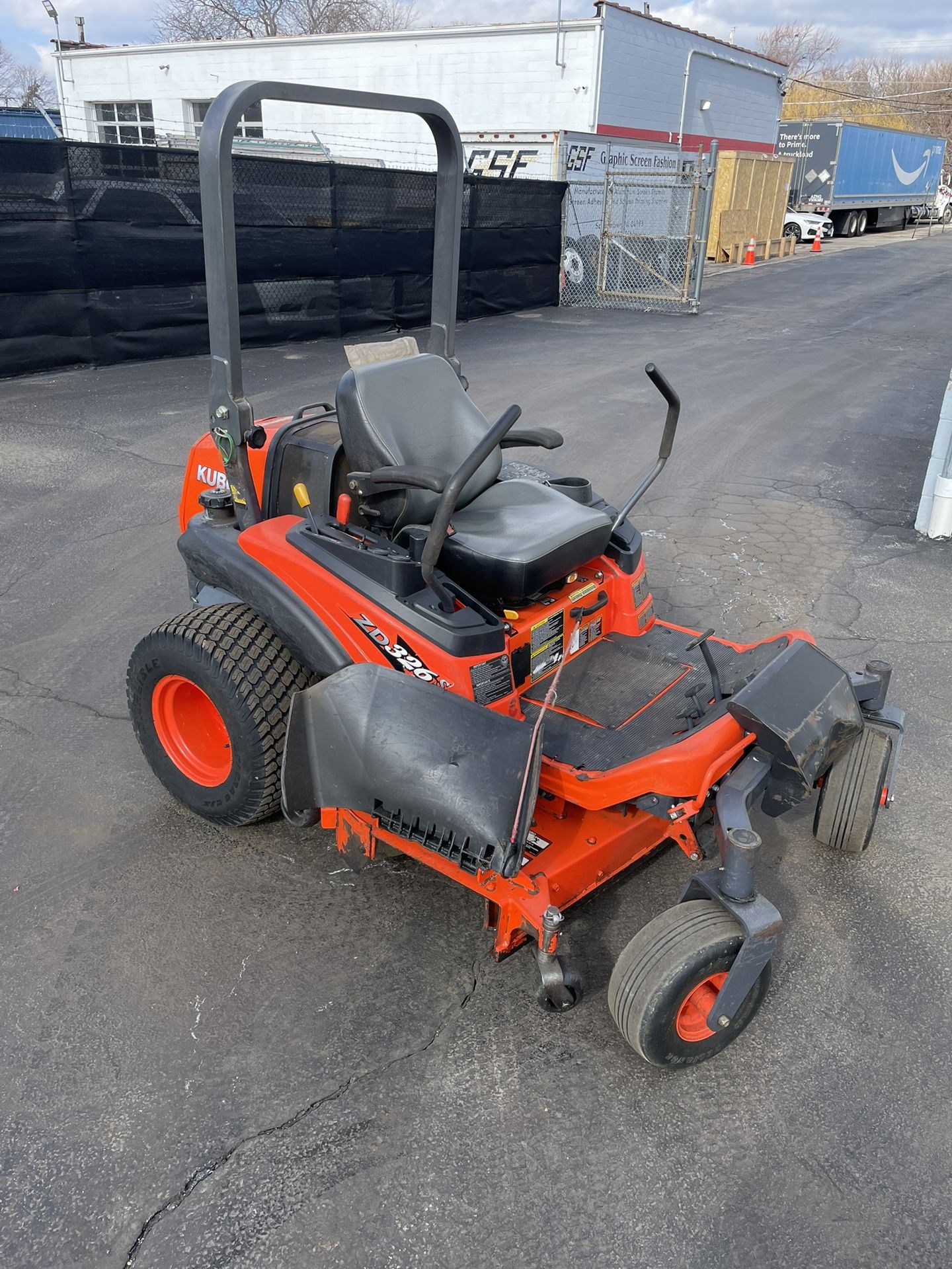 Kubota ZD326s
