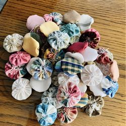 30 Tiny 1 1/4” Fabric Yo-Yos For Crafts Or Sewing #112822A3