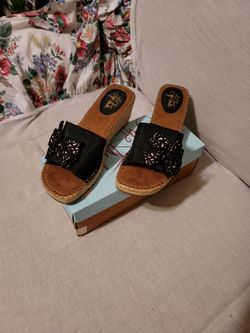 Ladies Life Stride sandals black with bow on top