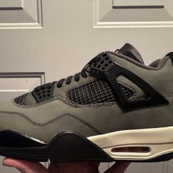 Jordan 4 undefeated Size 13