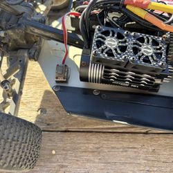 Xray Buggy 1/8 Roller No Body  Trade Crawler 