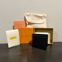 Luxury Leather Monogram Wallet 💸