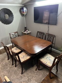 Leaf Dining Table With Chairs 