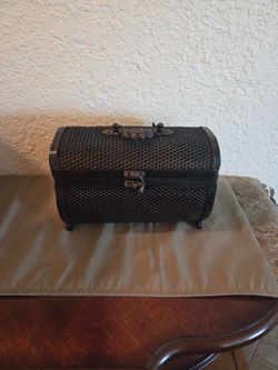 Pretty Storage Box In Excellent Condition