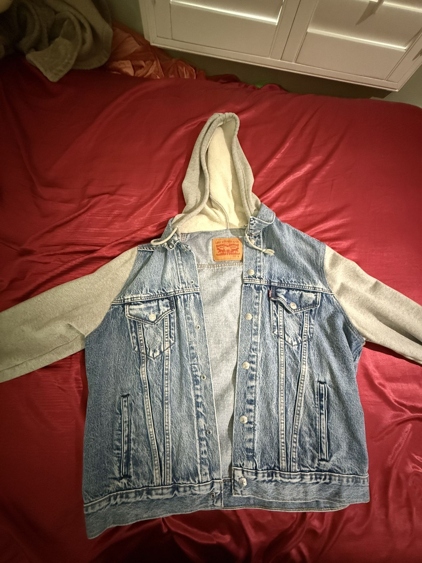 Levi’s Jean Jacket With Hoodie Size Large