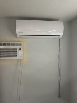 Mini split heat pump unit (12,000 BTU) one ton 115v