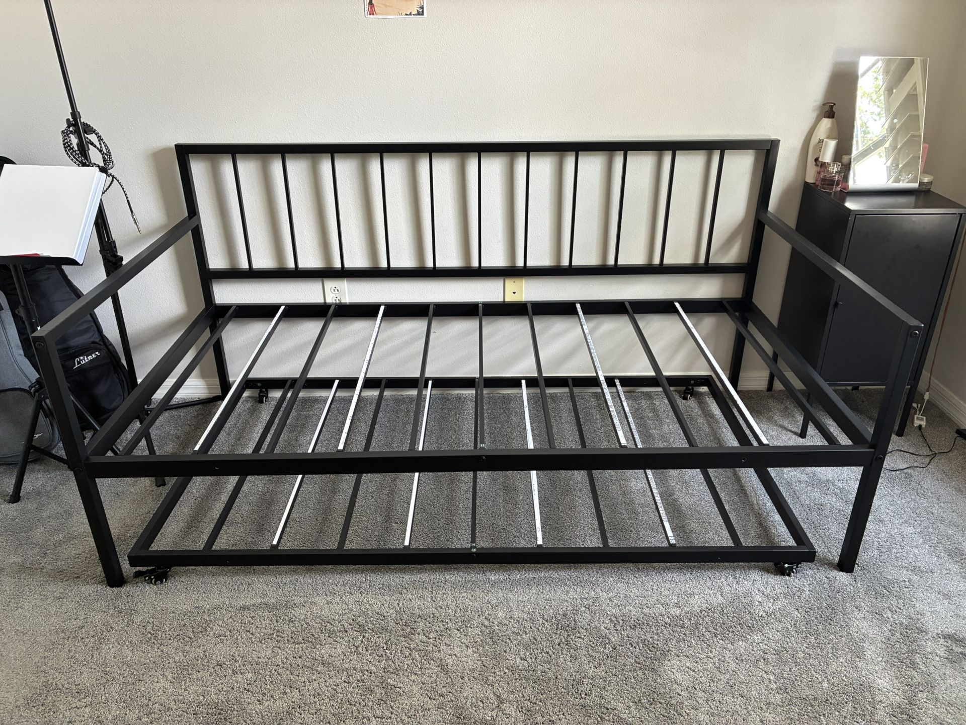 Zinus Eden Metal Daybed with Trundle Mattress Foundation Twin (1+1)