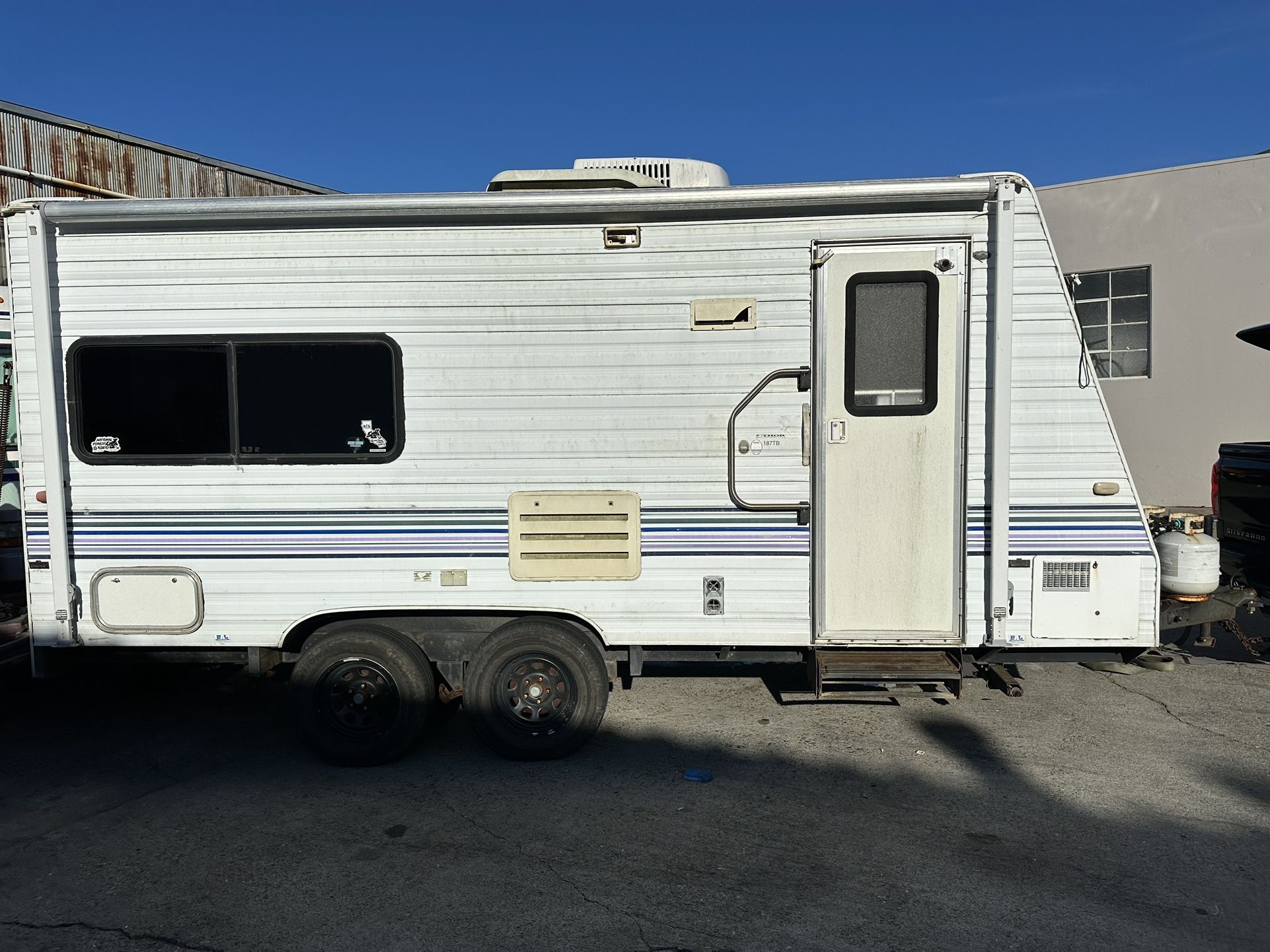 2000 Thor Wanderer 18’ Toy Hauler