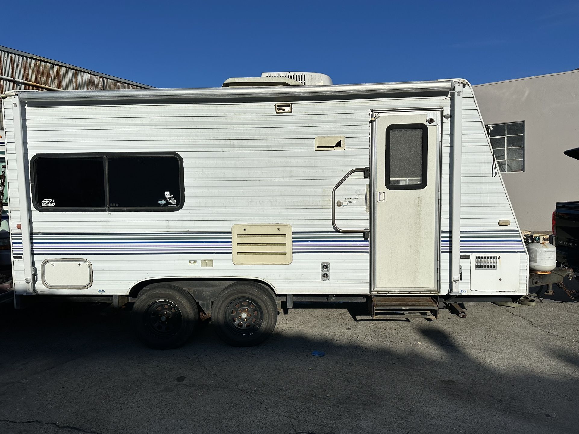 2000 Thor Wanderer 18’ Toy Hauler 