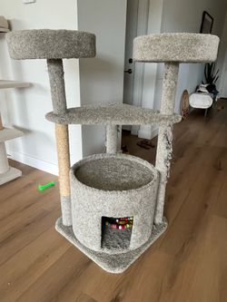 Cat tree very sturdy!