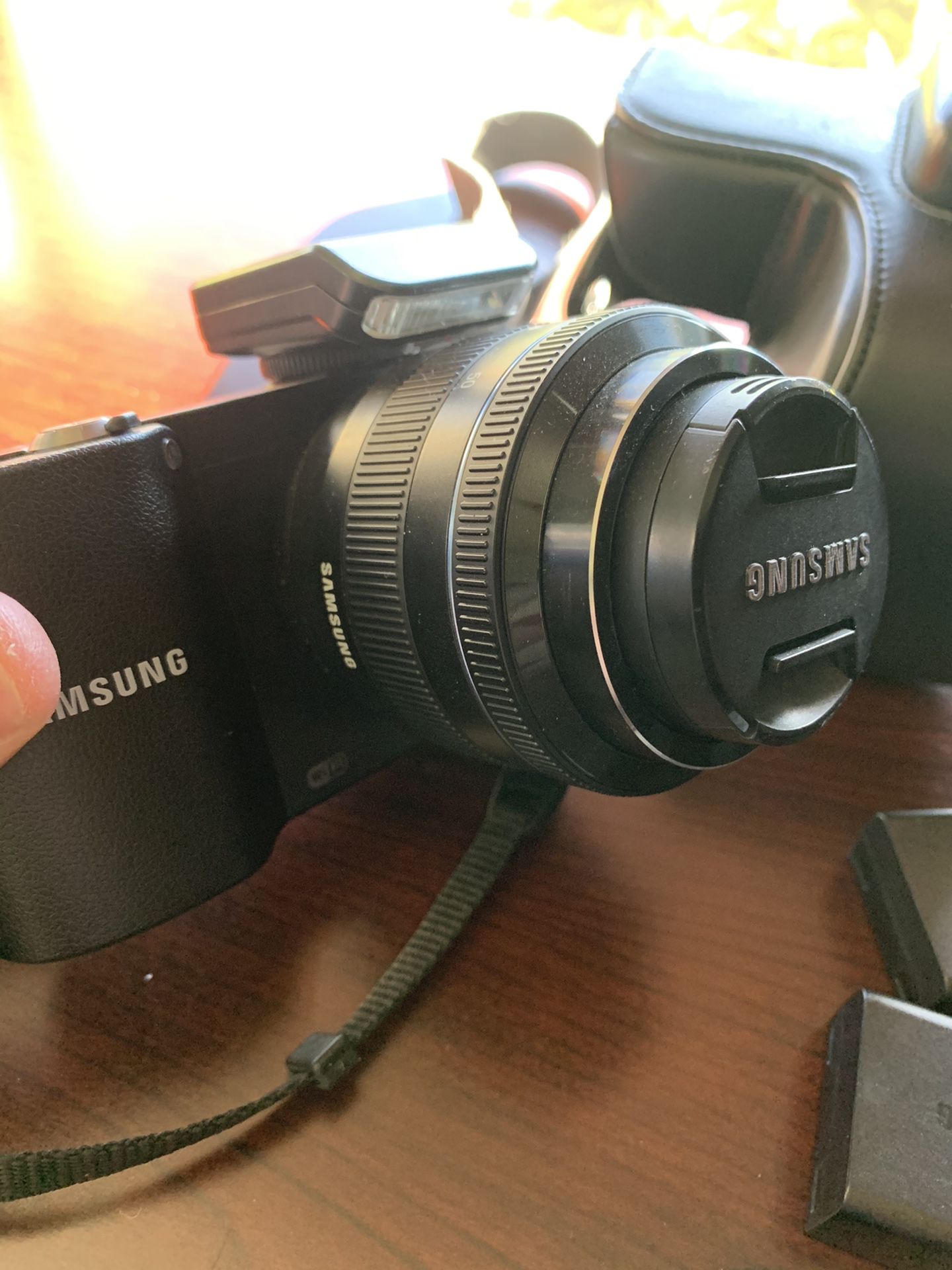 Samsung NX1000 20.3 MP Digital Camera 20-50mm Lens