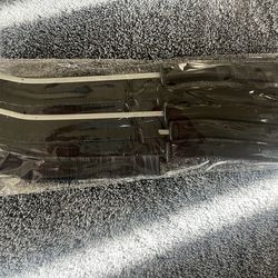 Crevice cleaning brushes