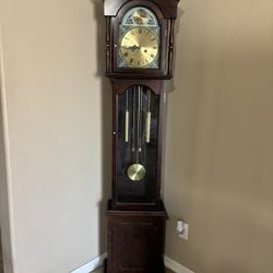 Beautiful Grandpa Clock $160
