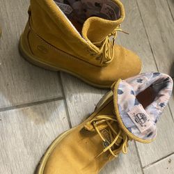Woman’s Size 9.5 Timberland Boots 