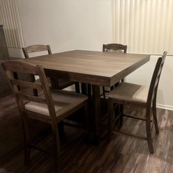 Dinning Room Table And Chairs 