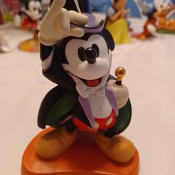 Mickey Disney Collectors Society Sculpture