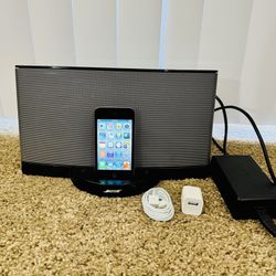 iPOD TOUCH 4TH GEN 8GB WITH BOSE SOUNDDOCK