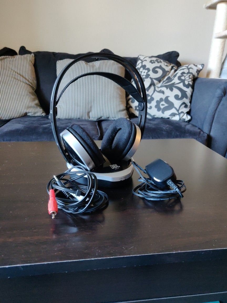 JBL Wireless Black Headphones WR2.4