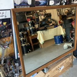 Vintage Dresser Mirror 32x44 Heritage Henredon High Quality Glass American Made. Pickup @ Kempsville library Virginia Beach or Bingo City Yorktown