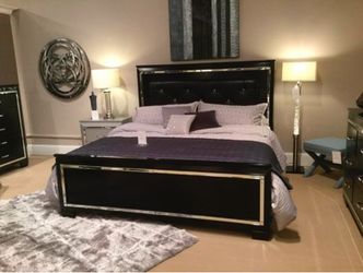 3-PCS Queen bedroom set in Offert (1916)
