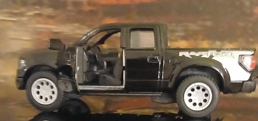TRUCK - Ford F-150 Raptor - Opening Doors and Tailgate