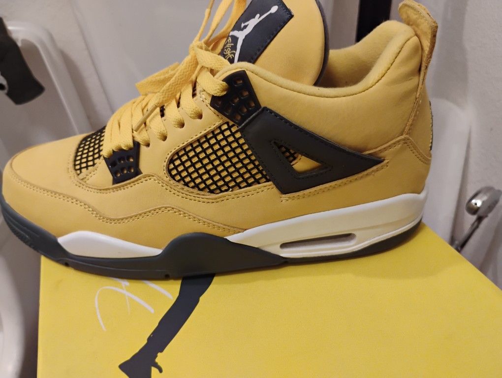Air Jordan 4 Lightning Yellow