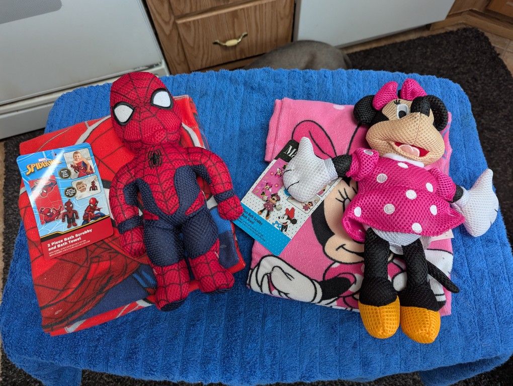 Minnie mouse and Spider-Man two-piece bath scrubby and bath towel