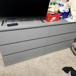 3 Piece Bedroom Set & 2 Lamps To Match 