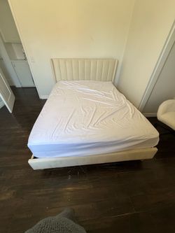 Queen size bed with mattress