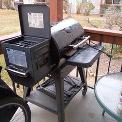 Louisiana Grill Smoker Takes Wood Pellets Electric Like Brand New