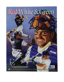 Mike Piazza Signed Commemorative Red White & Green Magazine (Beckett)