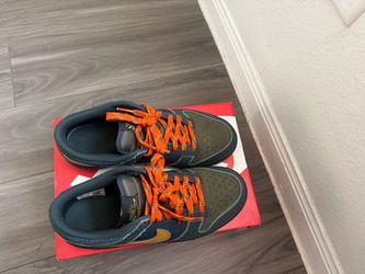 Nike Low-Top Sneakers with Orange Laces size 7y/7m