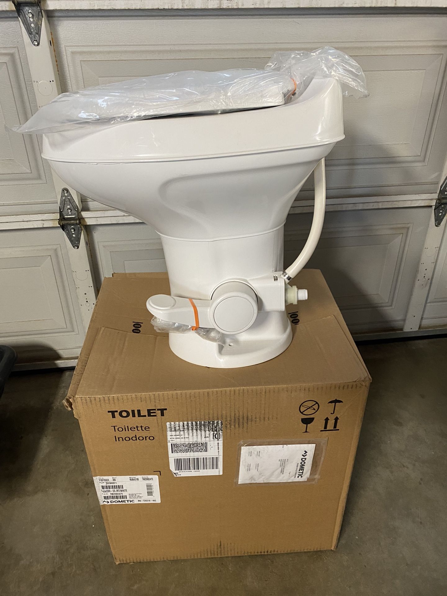 Dometic 300 RV Toilet for Sale in Alta Loma, CA OfferUp