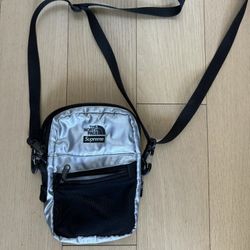 SUPREME x NORTH FACE “Messenger Bag”