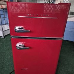 
Magic Chef 3.1Retro Style Mini-Fridge. $110.00 cash and pick up only 
